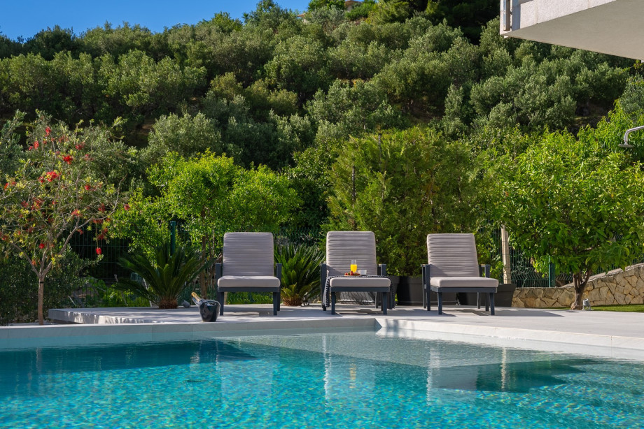 Seaview Villa ABA with 38sqm heated infinity pool, 4 bedrooms, Media room, 150m from sea