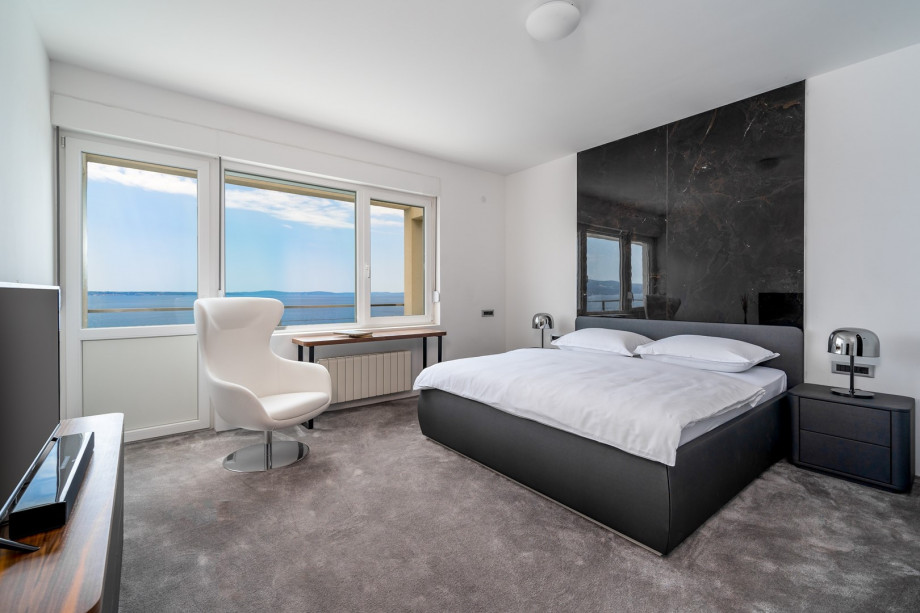 A seaview Bedroom No2 with king size bed 180cm x 200cm
