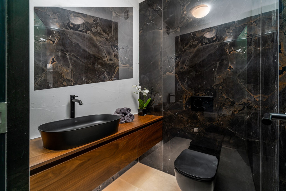 en-suite bathroom with shower