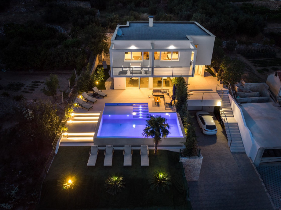 The property is fenced and ensures 3 parking lots in front of the property.