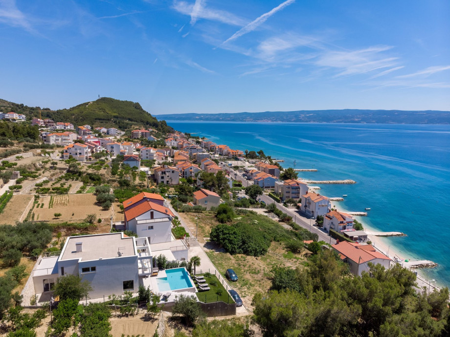 Villa ABA is located above the coast road in Podstrana village surrounded by typical Mediterranean plants like pine and olive trees