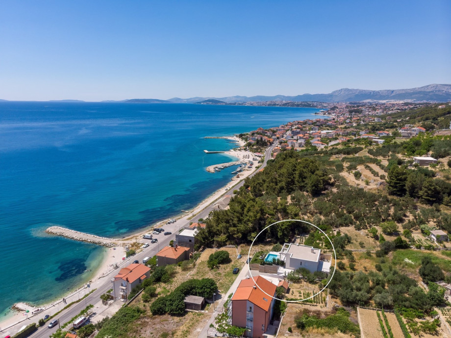 Upon arrival, your host will give you much useful information about places to visit, recommended restaurants, and recommended day tours.