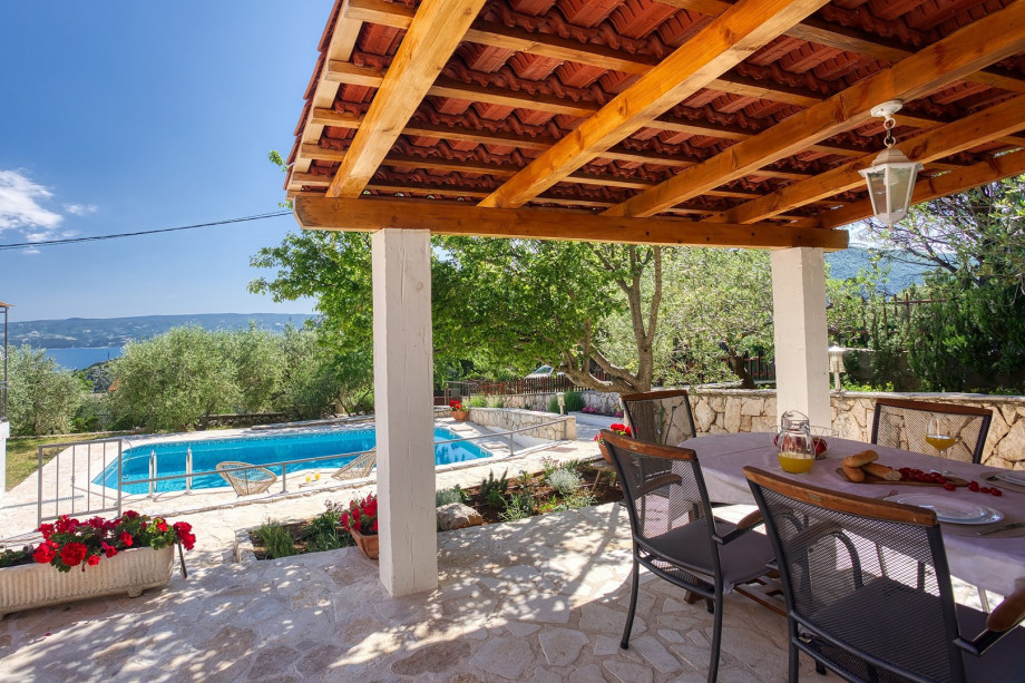 This accommodation offers a perfect coastal getaway for absolute relaxation