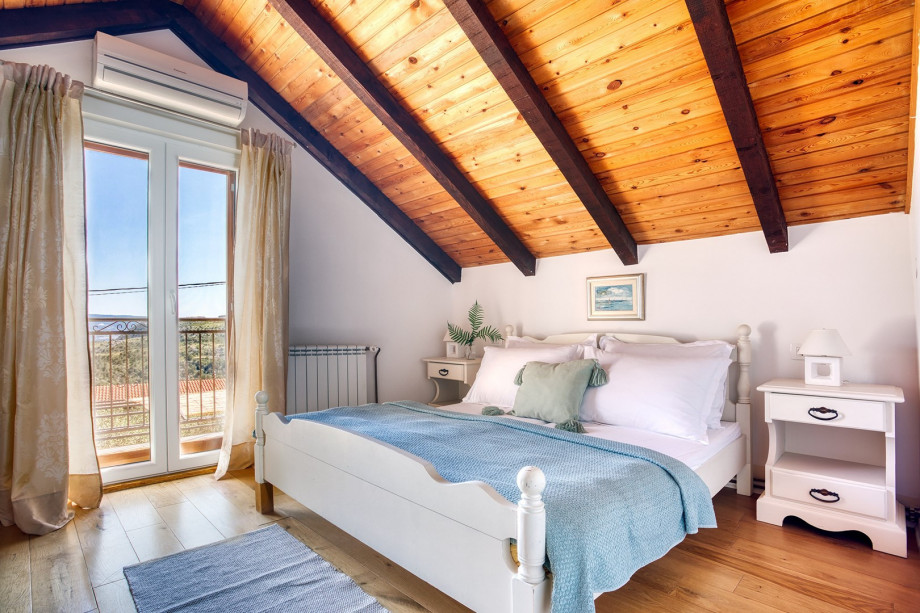 Bedroom No2 (first floor) with double bed 160 x 200 cm