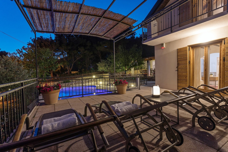 Spacious sundeck area with absolute privacy