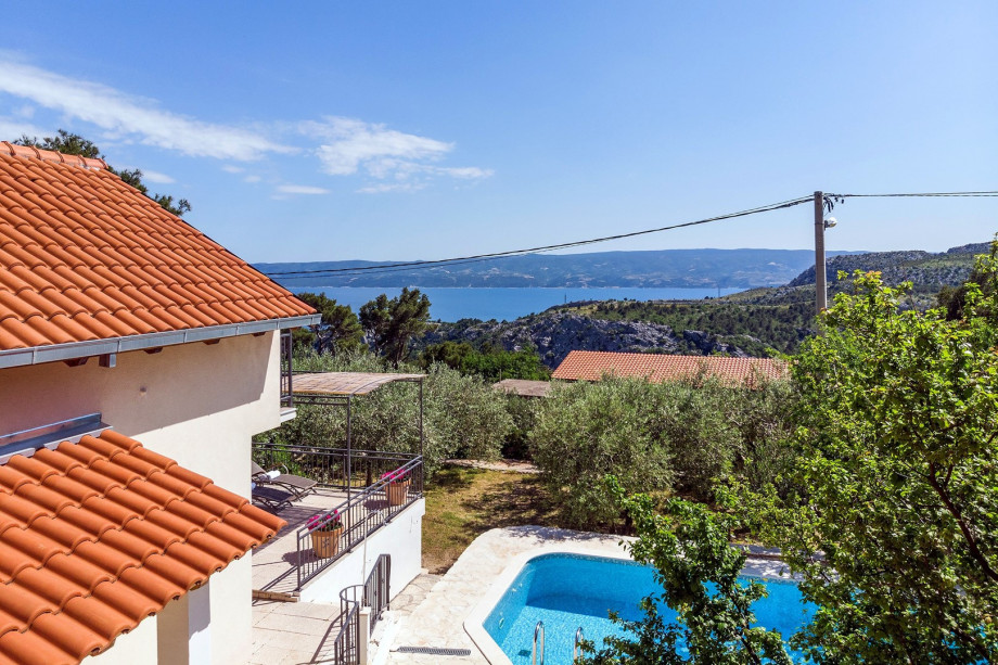 The house is insulated and in the summer it reaches a comfortable temperature