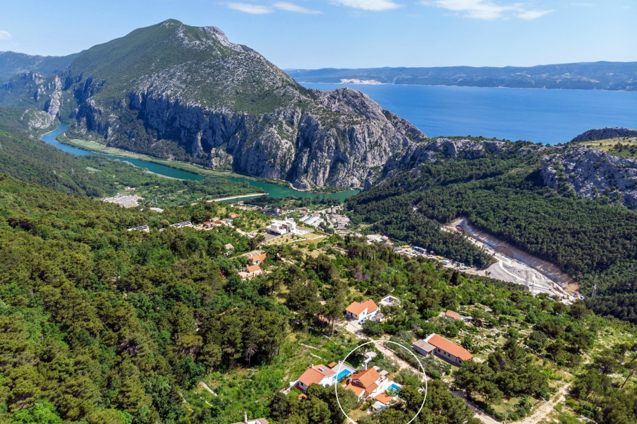 Marked location of Villa Zoro, only 6km far from the sea and the river