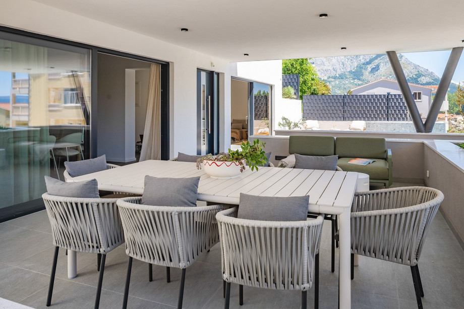 Covered outdoor dining space for up to 10 guests.