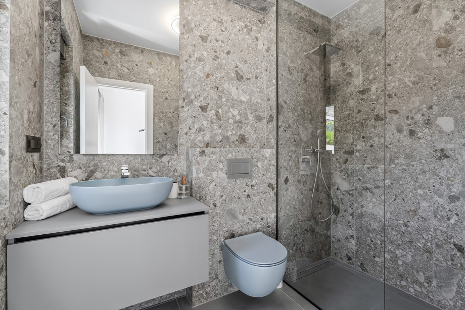 Ensuite bathroom with Shower, Towels provided, Hair dryer