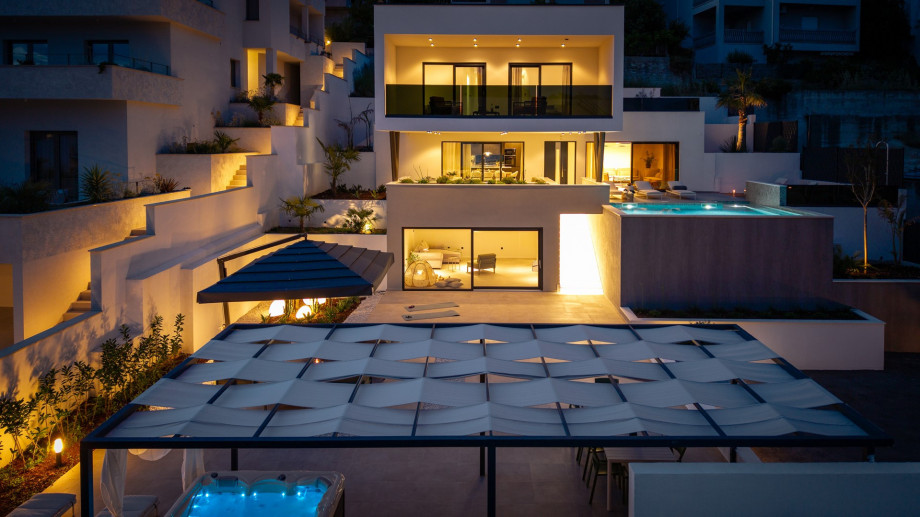 The peaceful setting creates a perfect harmony between indoor and outdoor spaces, making it ideal for memorable gatherings with family and friends