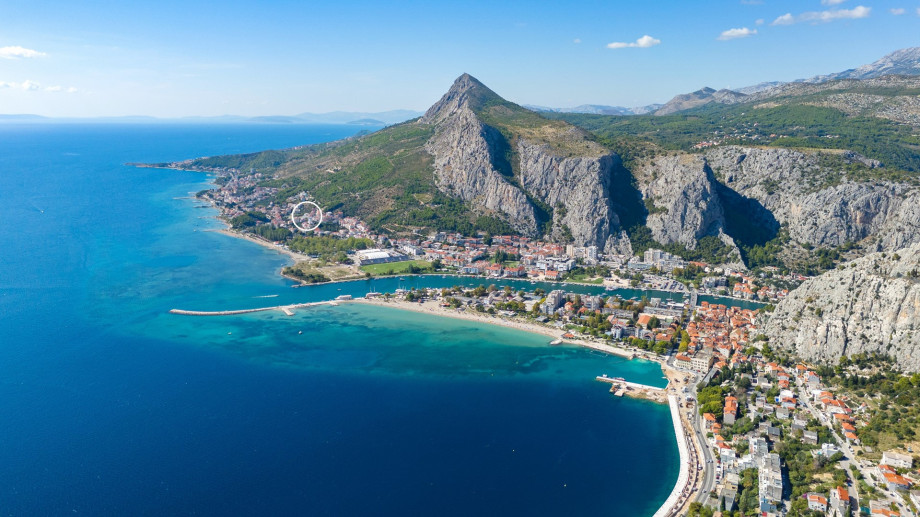 20 km from the bustling city of Split, the villa serves as an outstanding base for exploration