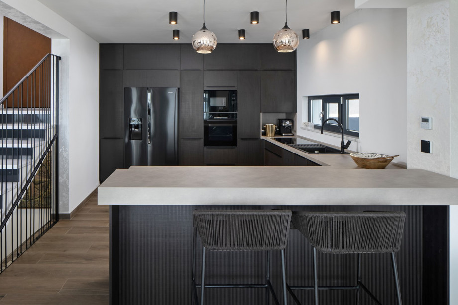 A fully equipped kitchen that has all the amenities you need for your culinary expertise