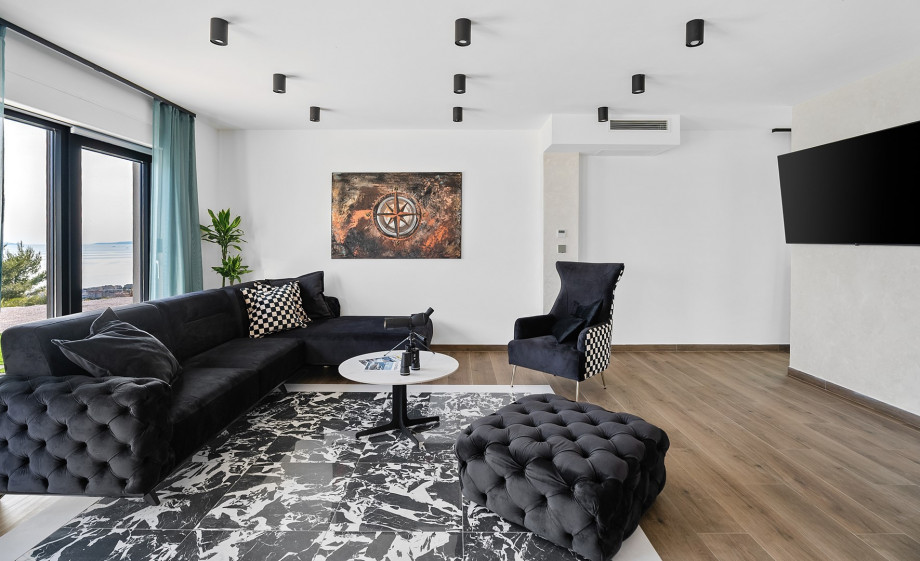 View through binoculars of the spectacular sea between Brač Island and the coast,