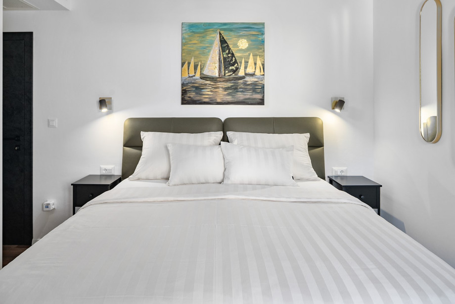 Bedroom 2: 16 m2, King size bed (180x200 cm)