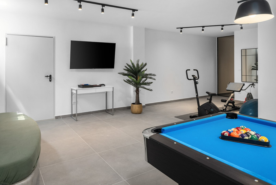 There is also a game zone with a pool table, darts and PlayStation 4.