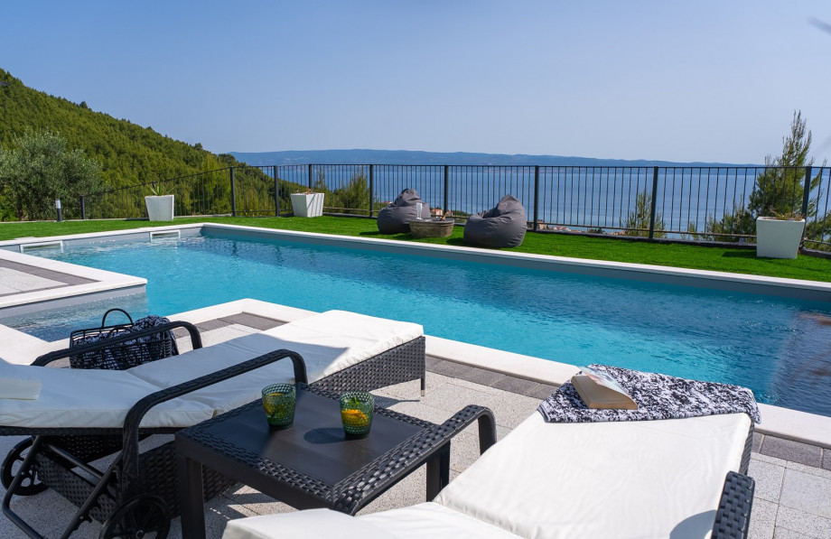 Relax and enjoy a glass of wine on hot summer evenings