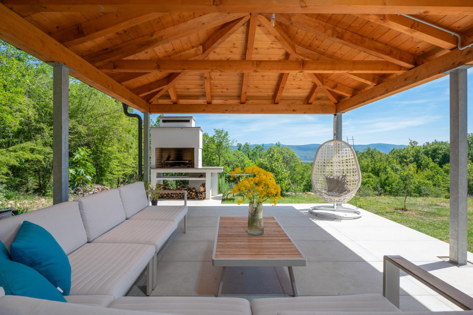 Additionally, the covered outdoor lounge corner beckons you to savor the fresh air while enjoying the company of your companions.