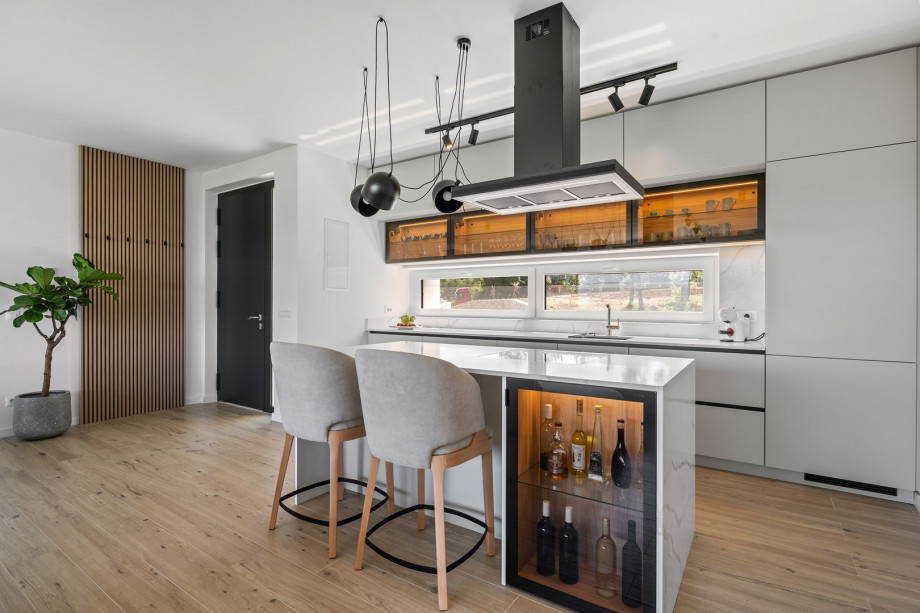 A fully equipped kitchen with all the appliances you need for a comfortable stay