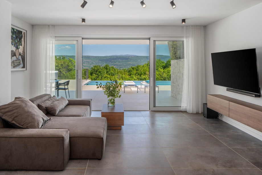 The ground floor (pool level) can be accessed via an internal staircase from the living area or the parking lot