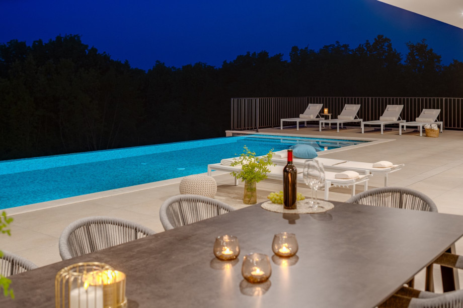 Relax and enjoy a glass of wine on hot summer evenings