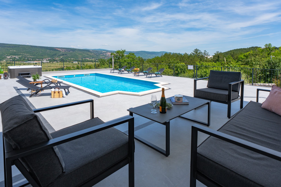 Die Villa bietet einen herrlichen, ungestörten Blick auf Natur und Felder