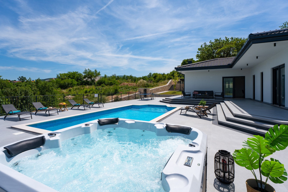 Die Villa verfügt über einen wunderbaren Entspannungsbereich mit Whirlpool