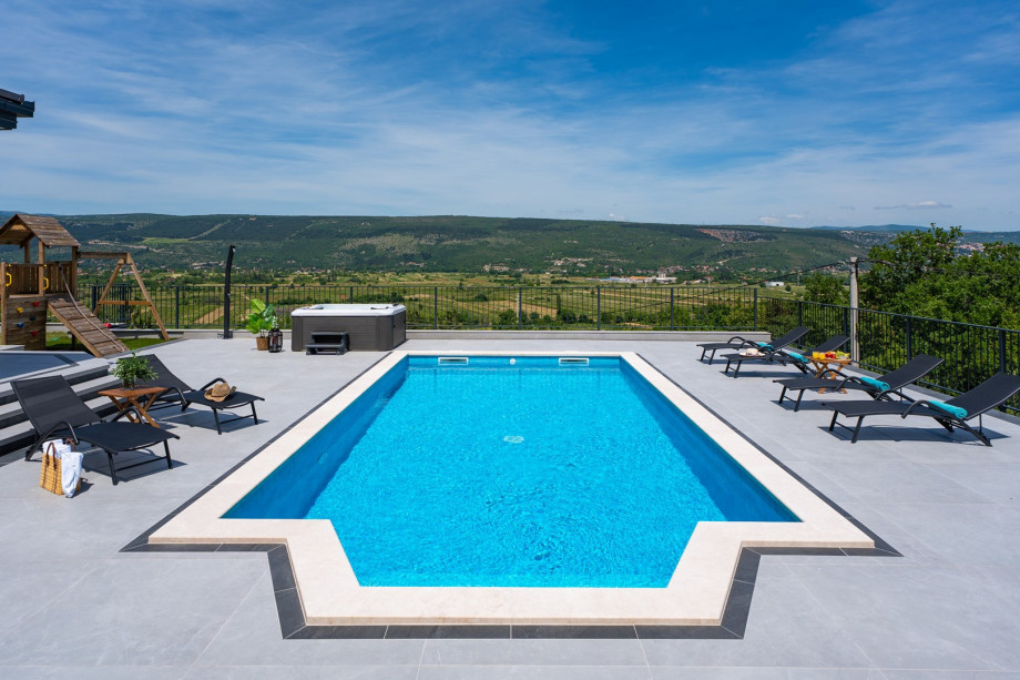 There are 6 sun loungers on the sundeck for relaxing by the pool.