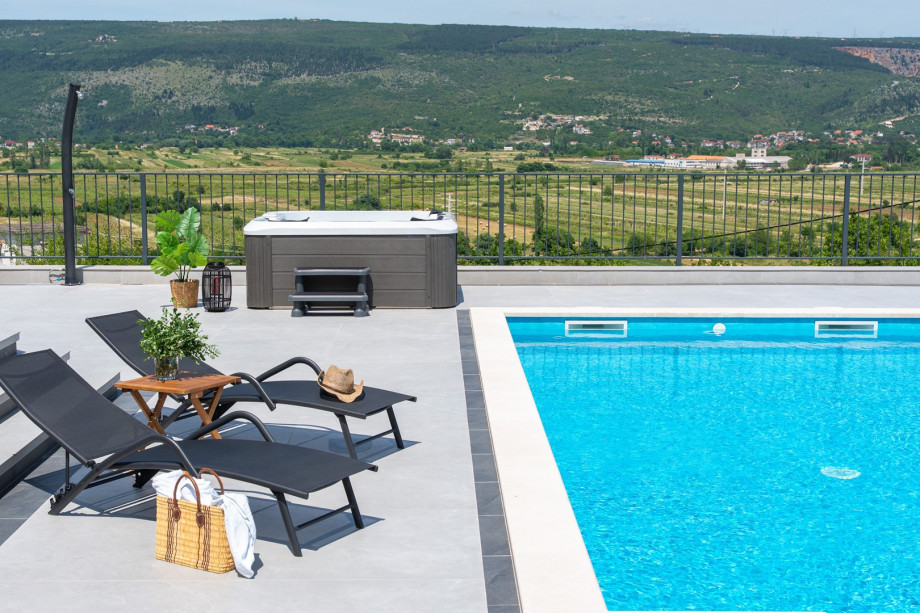 Relaxing part in the jacuzzi with a view of the panorama views