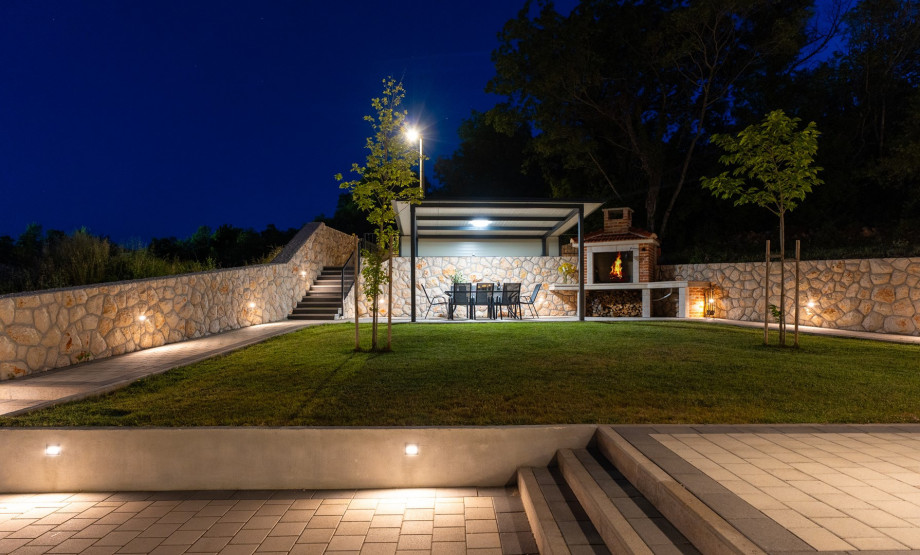 This villa is tucked away in the village of Grubine near Imotski, feel invited to experience the peace here