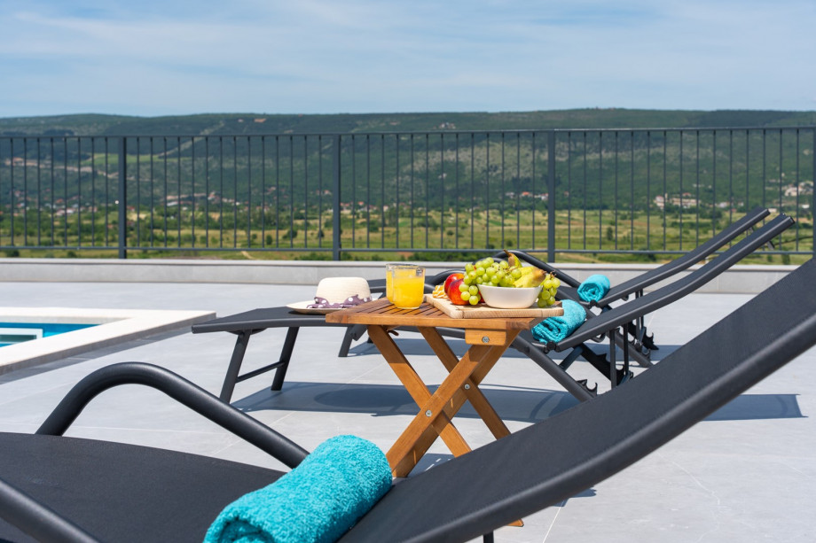 Large terrace on the first floor with great panoramic views of nature