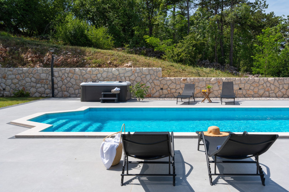 Large terrace on the first floor with great panoramic views of nature