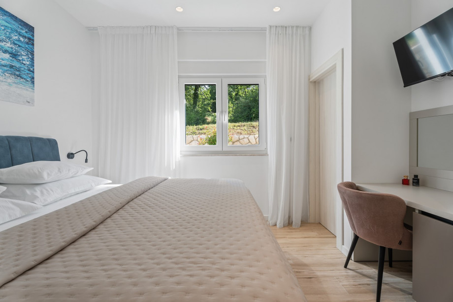 Bedroom No2 with King size bed (180x200), ensuite, A/C,TV