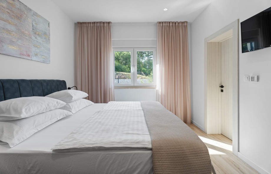 Bedroom No3 with King size bed (180x200), ensuite, A/C,TV