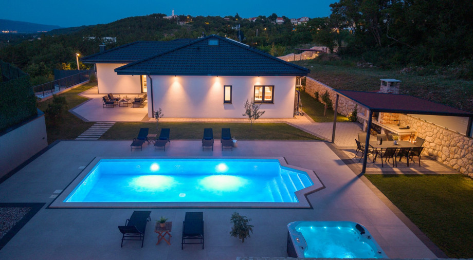 Carefully placed lighting completes the perfect experience of Dalmatian summer evenings