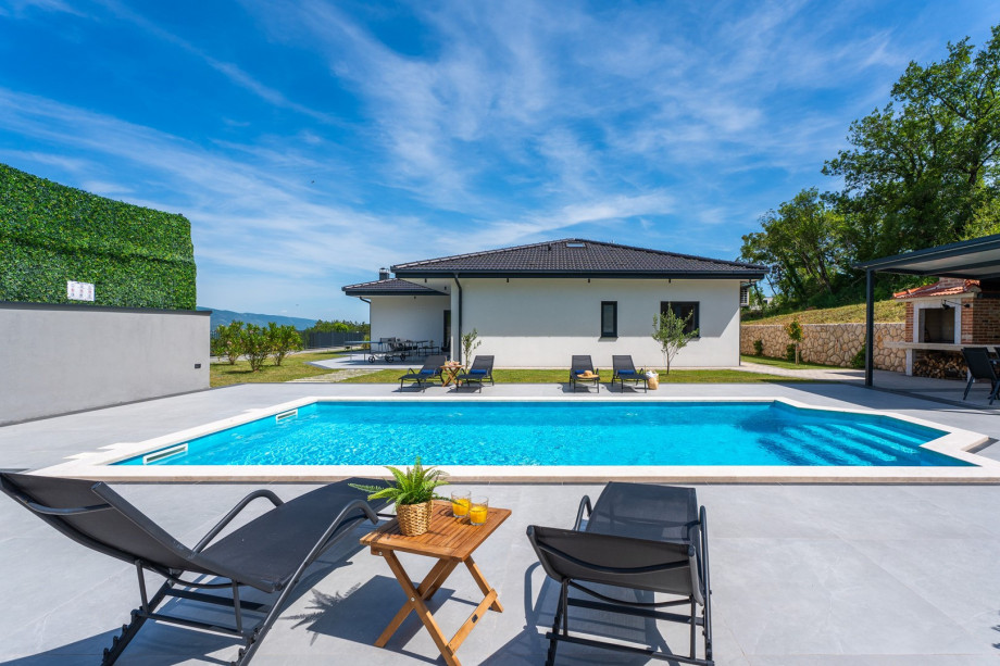 Spacious outdoor area, here you can enjoy the evenings