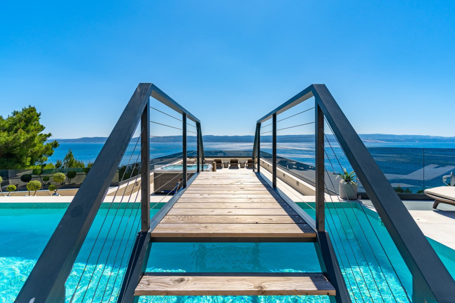 Villa itself is easily accessible, and the last 150m is a white road, absolute privacy at the property is guaranteed