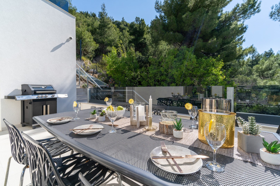 Outdoor dining area for 12 people with a gas barbecue