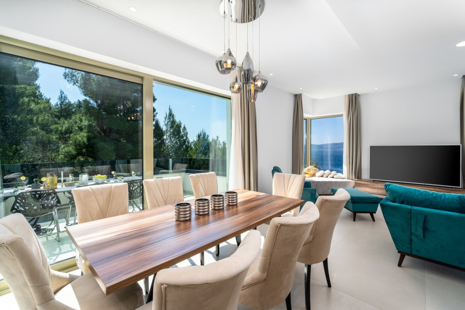 Comfortable dining area with an exit to the outdoor dining area