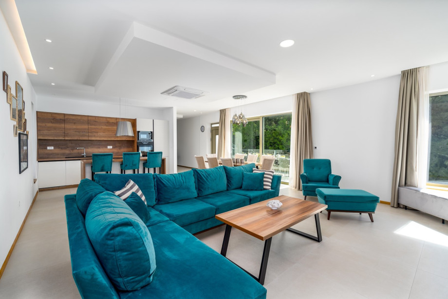 A fully equipped kitchen with all the appliances you need for a comfortable stay