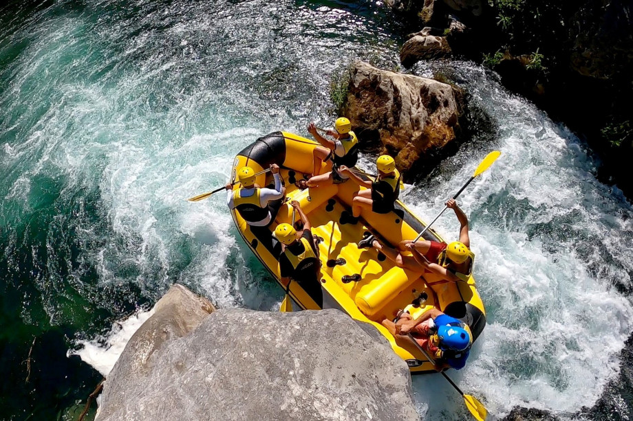 Rafting at Cetina river, another nice and easy activity you could try in Omis