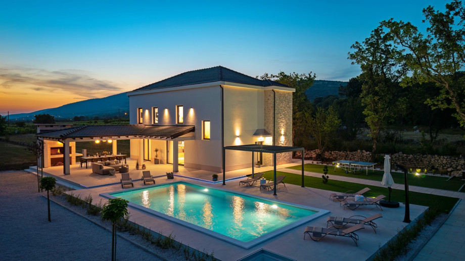 Welcome to Villa Aria Relax, a charming 4-bedroom retreat set in the heart of untouched Dalmatian countryside