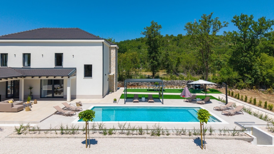 Enjoy your own 10m x 5m heated swimming pool, perfect for refreshing dips and lounging under the sun