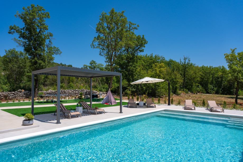Enjoy your own 10m x 5m heated swimming pool, perfect for refreshing dips and lounging under the sun
