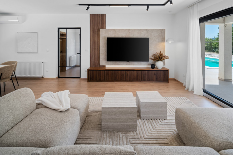 Experience the warmth of a snug space filled with an abundance of radiant lights