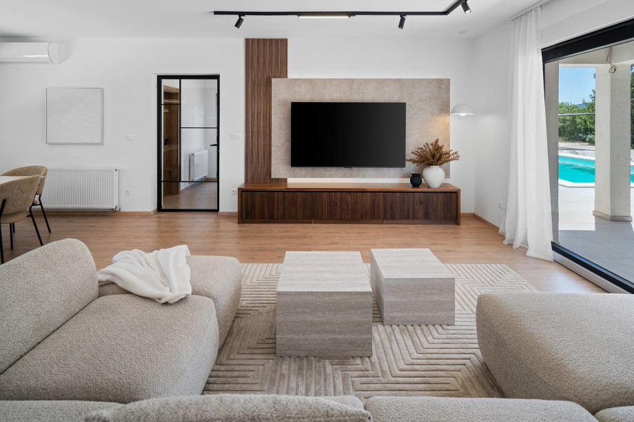 Experience the warmth of a snug space filled with an abundance of radiant lights