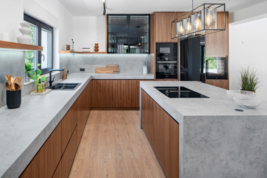 Fully equipped kitchen with an ice maker, a wine cooler and a Dolce Gusto coffee maker