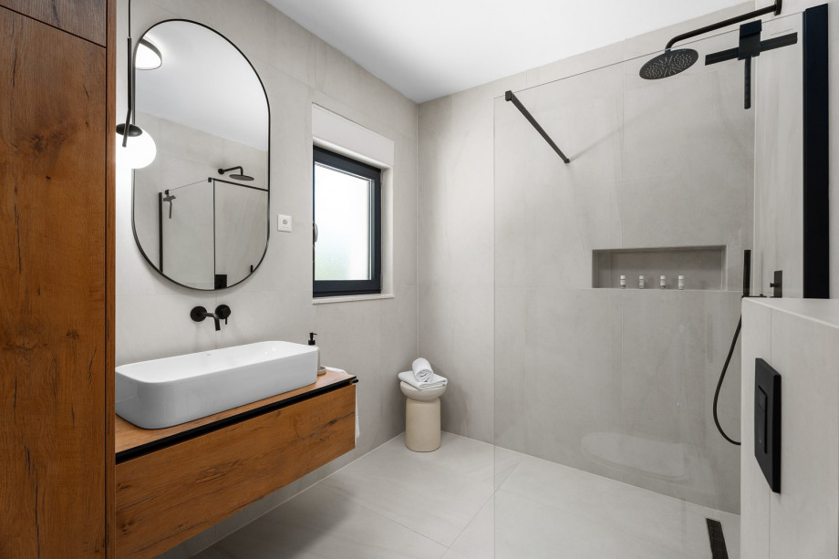 Family bathroom with shower and laundry facilities (washing machine, dryer, ironing amenities)