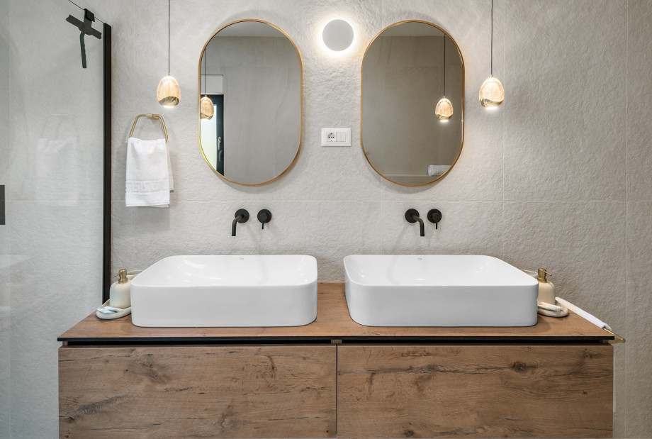 Luxuriously decorated family bathroom for true pleasure