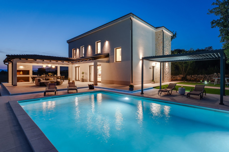 While you refresh yourself in the pool you can admire the breathtaking view