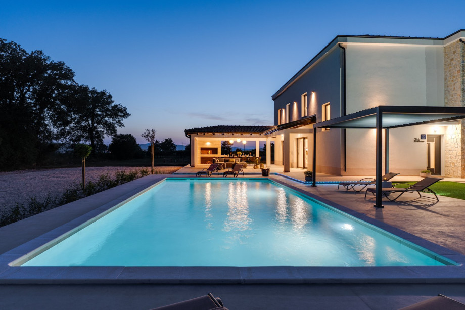 Carefully placed lighting completes the perfect experience of Dalmatian summer evenings